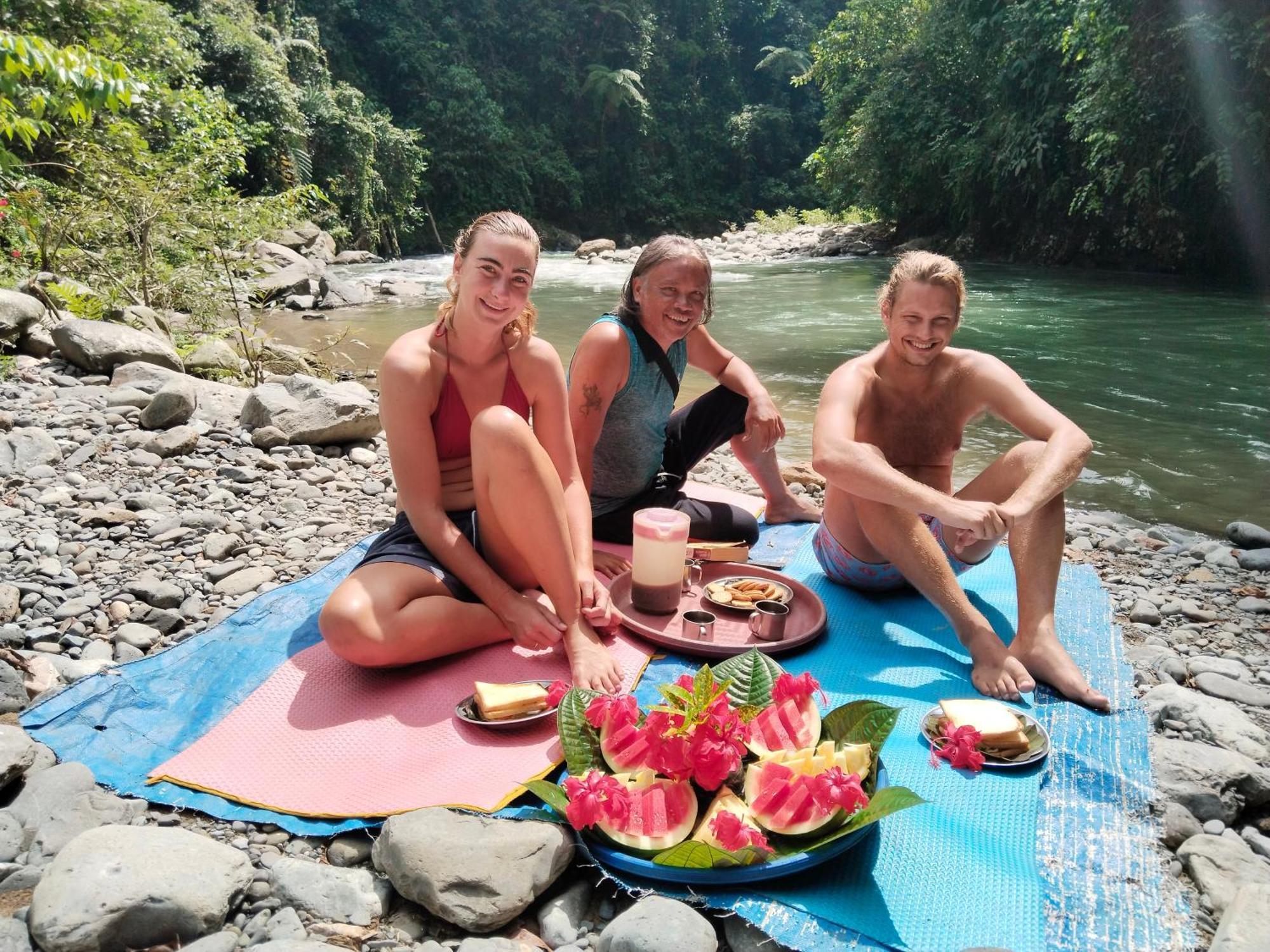 Jhony'S Backpacker-Guest House Only Stay Here Book Treking With Us ブキットラワン エクステリア 写真