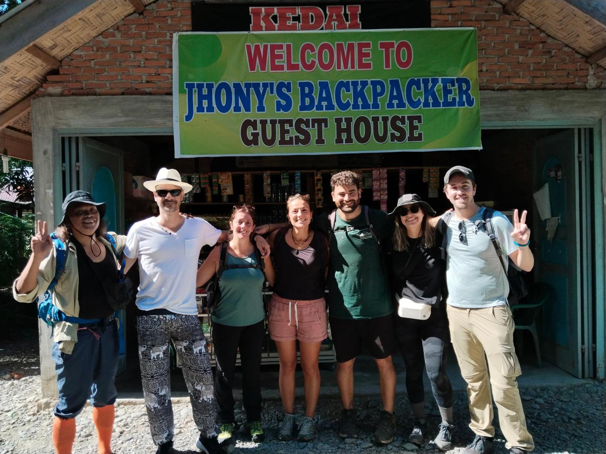 Jhony'S Backpacker-Guest House Only Stay Here Book Treking With Us ブキットラワン エクステリア 写真