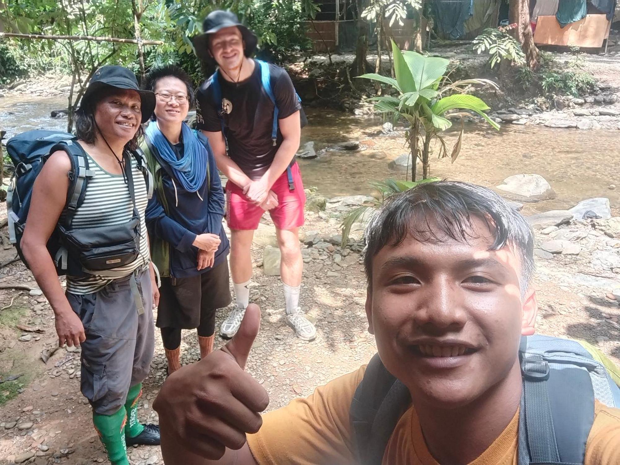 Jhony'S Backpacker-Guest House Only Stay Here Book Treking With Us ブキットラワン エクステリア 写真