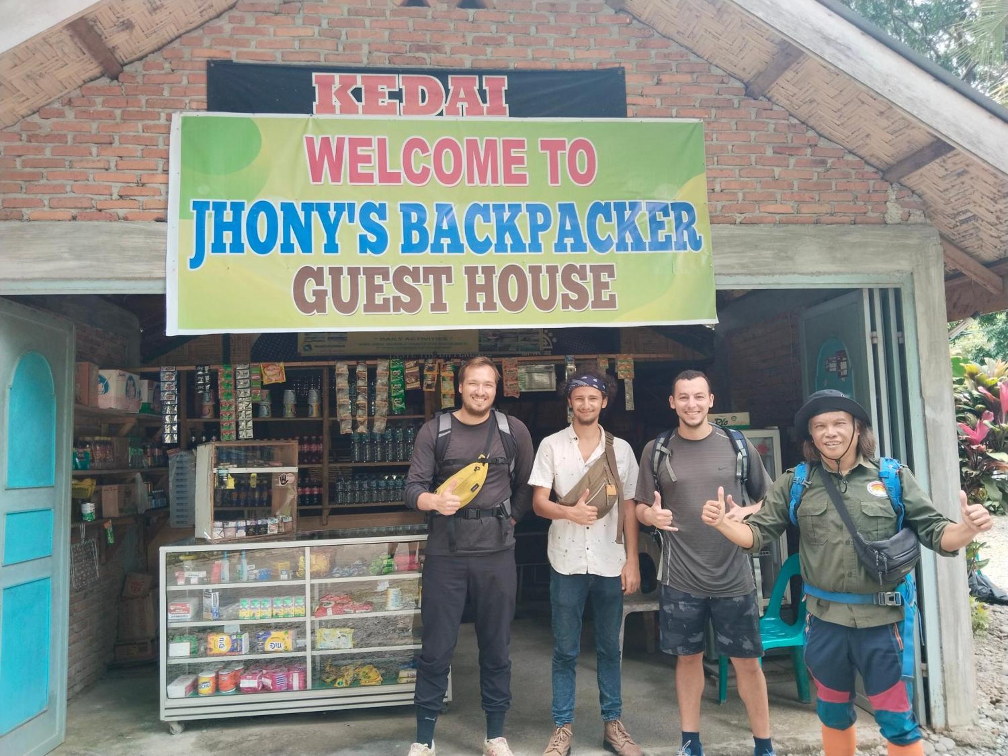 Jhony'S Backpacker-Guest House Only Stay Here Book Treking With Us ブキットラワン エクステリア 写真