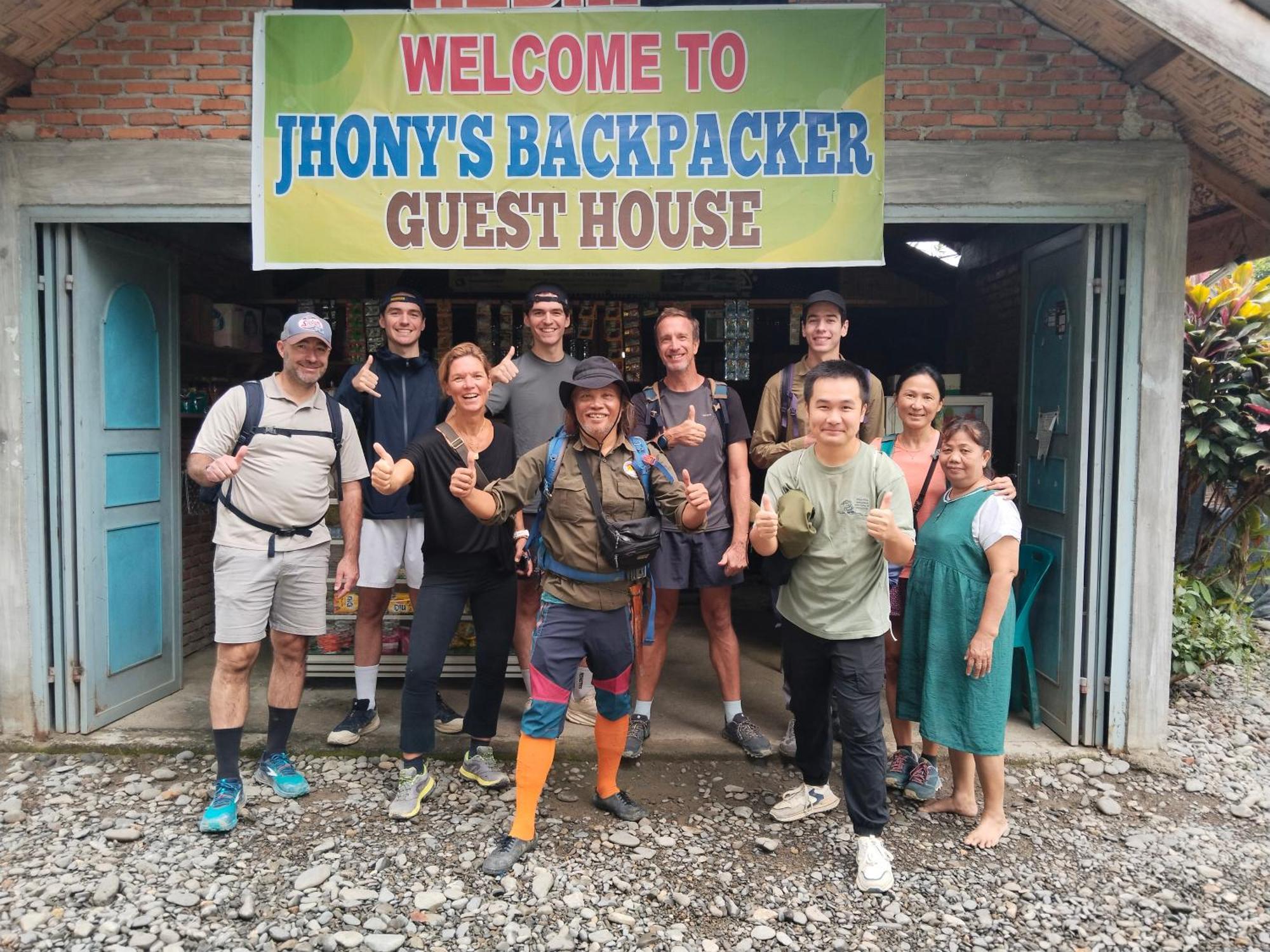 Jhony'S Backpacker-Guest House Only Stay Here Book Treking With Us ブキットラワン エクステリア 写真
