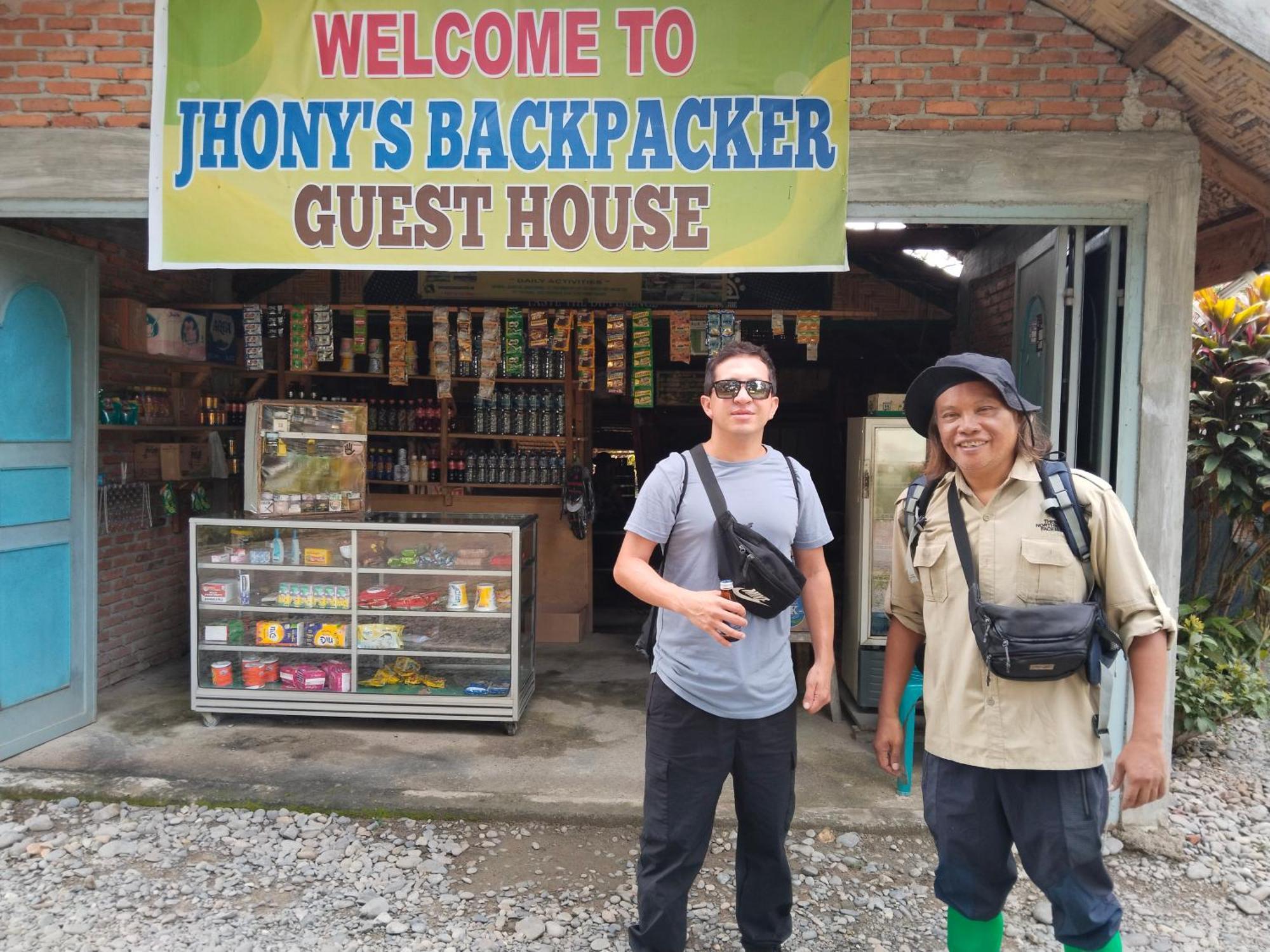 Jhony'S Backpacker-Guest House Only Stay Here Book Treking With Us ブキットラワン エクステリア 写真