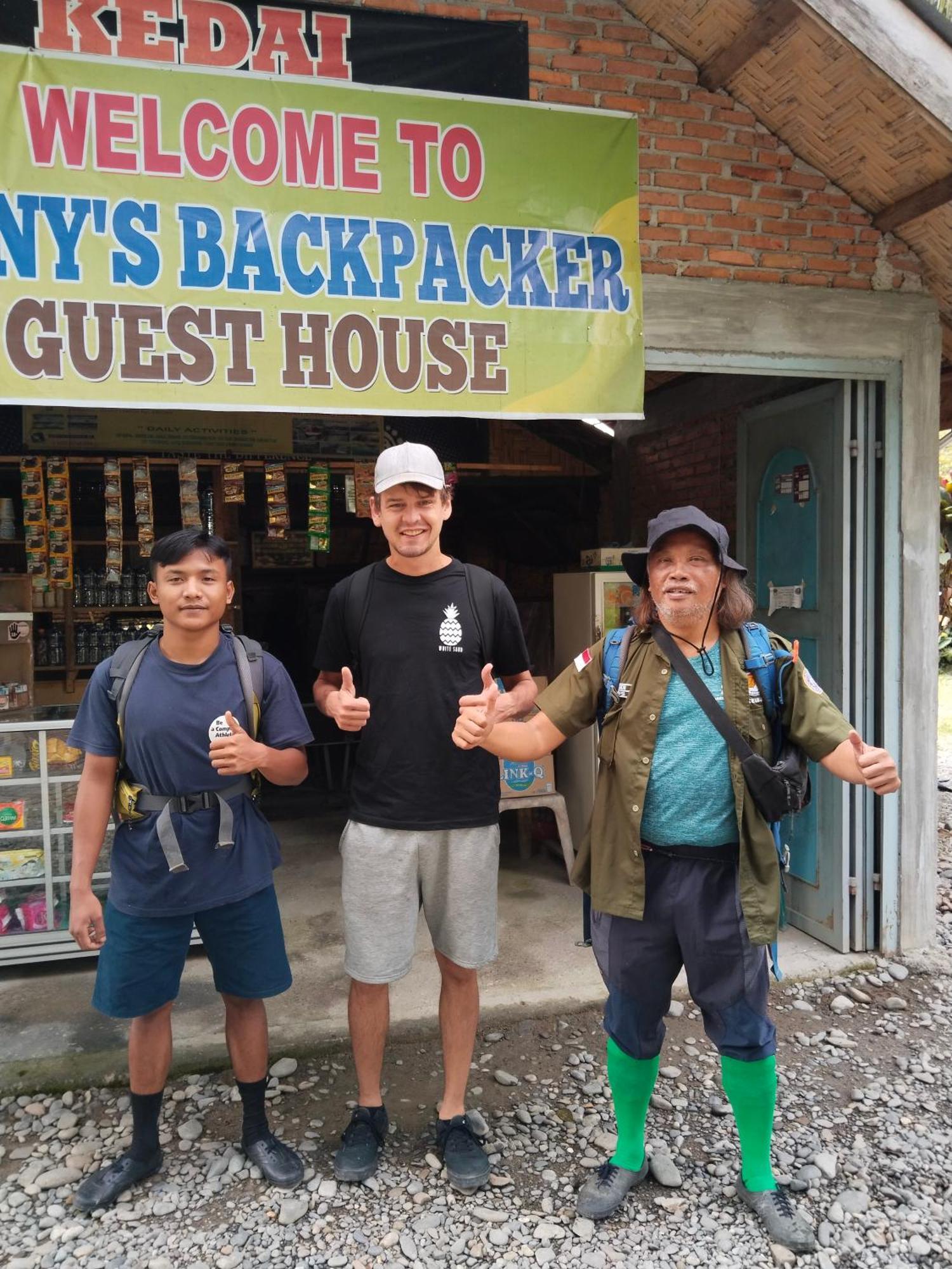Jhony'S Backpacker-Guest House Only Stay Here Book Treking With Us ブキットラワン エクステリア 写真