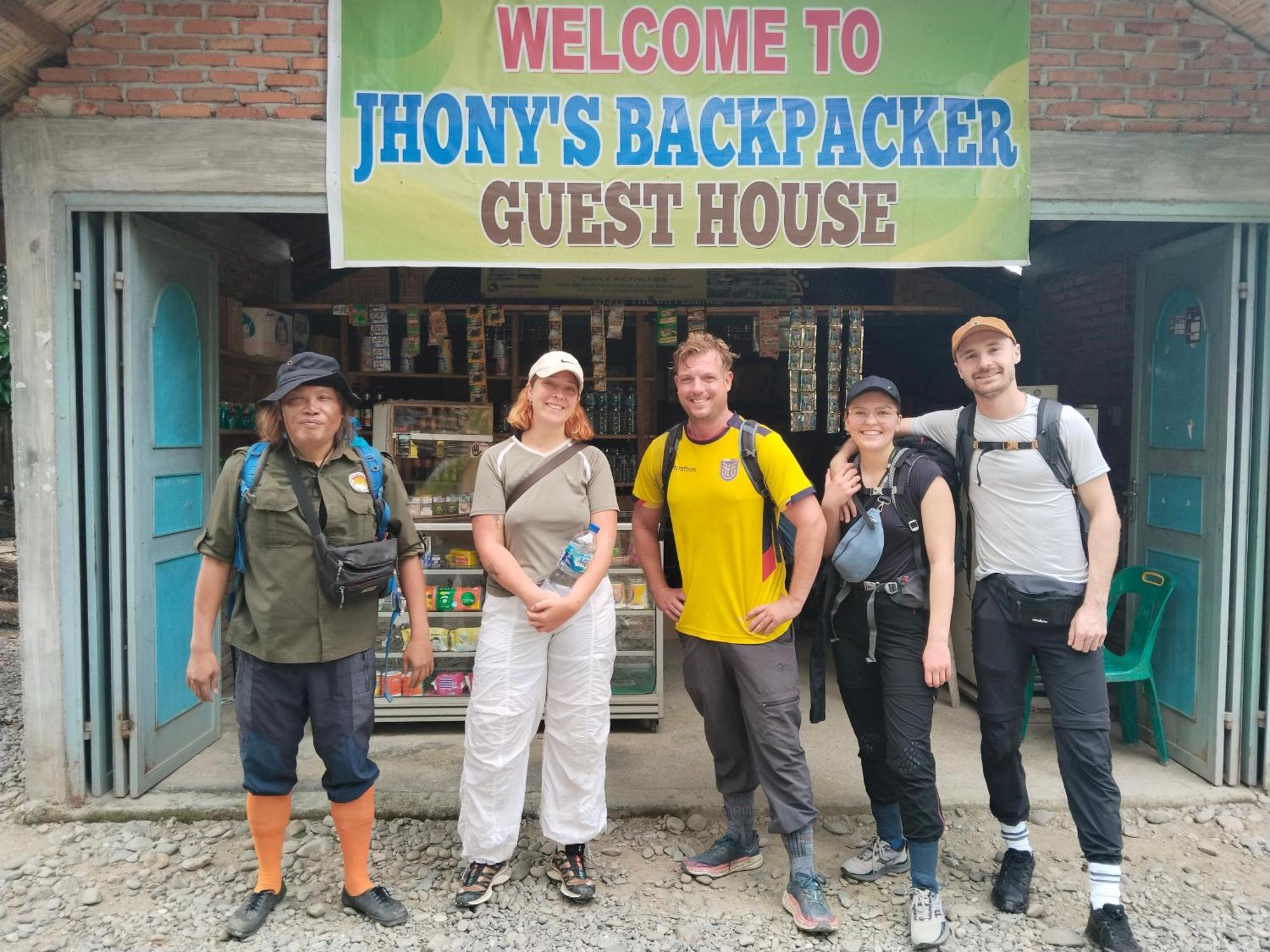 Jhony'S Backpacker-Guest House Only Stay Here Book Treking With Us ブキットラワン エクステリア 写真