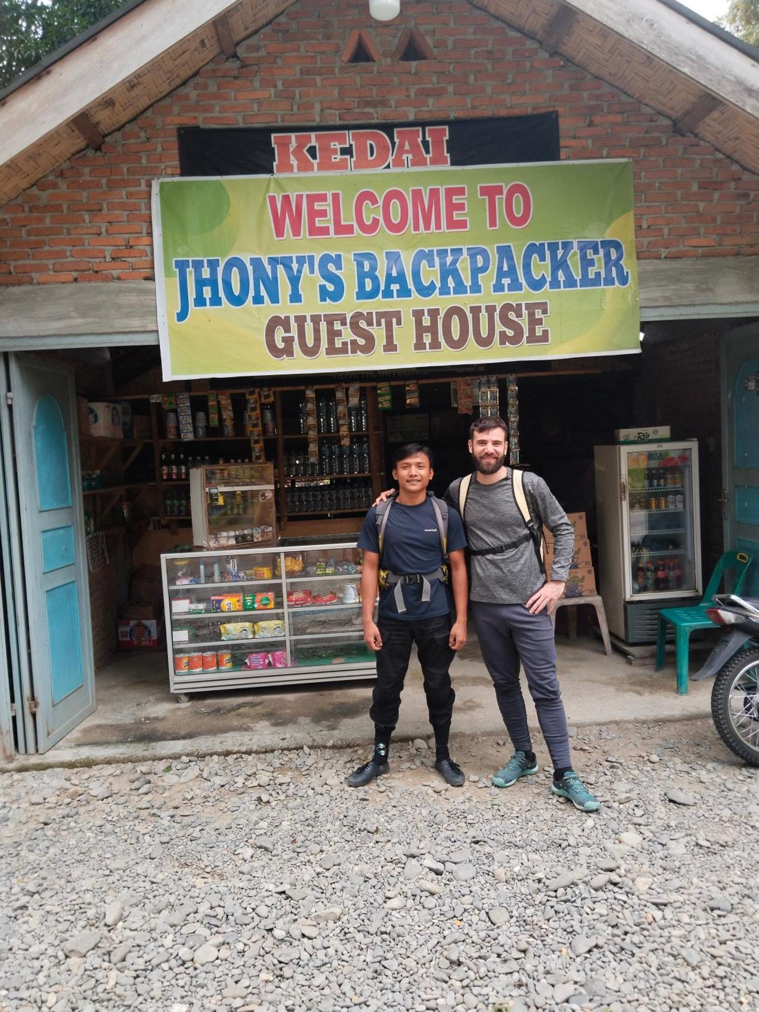 Jhony'S Backpacker-Guest House Only Stay Here Book Treking With Us ブキットラワン エクステリア 写真