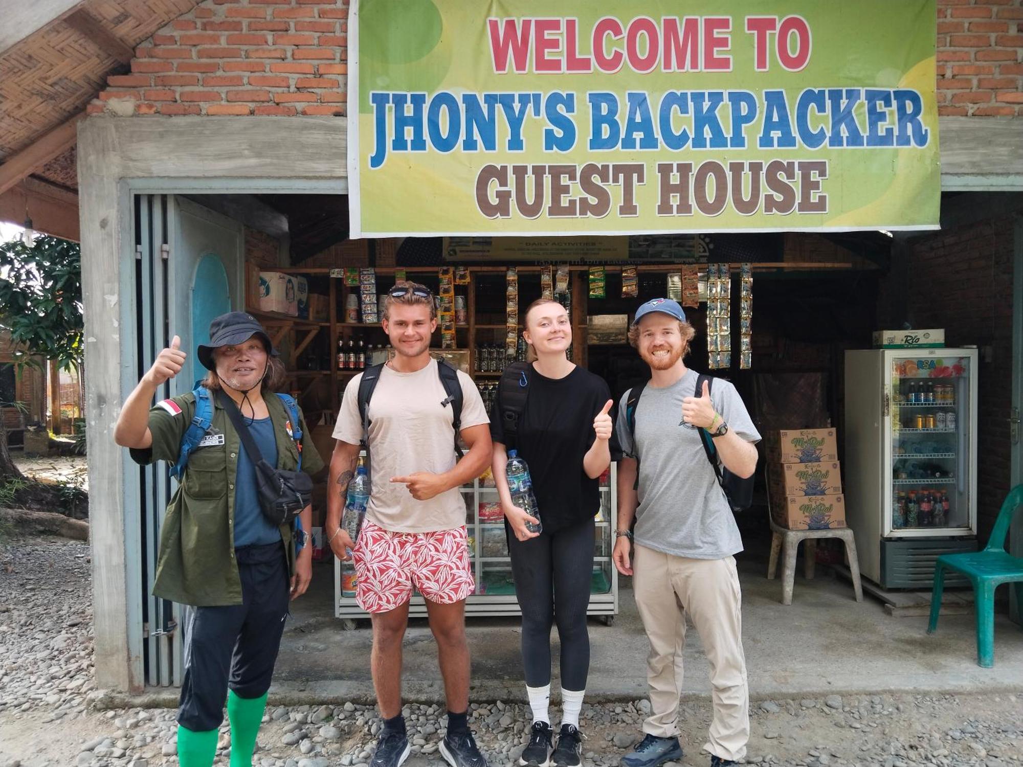 Jhony'S Backpacker-Guest House Only Stay Here Book Treking With Us ブキットラワン エクステリア 写真