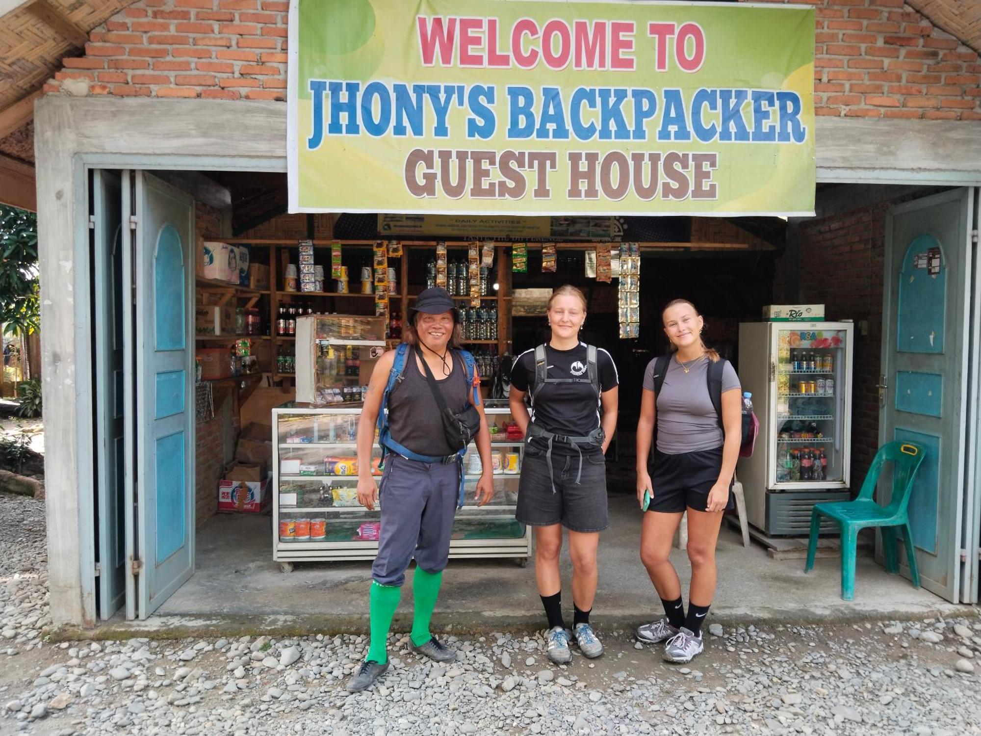 Jhony'S Backpacker-Guest House Only Stay Here Book Treking With Us ブキットラワン エクステリア 写真