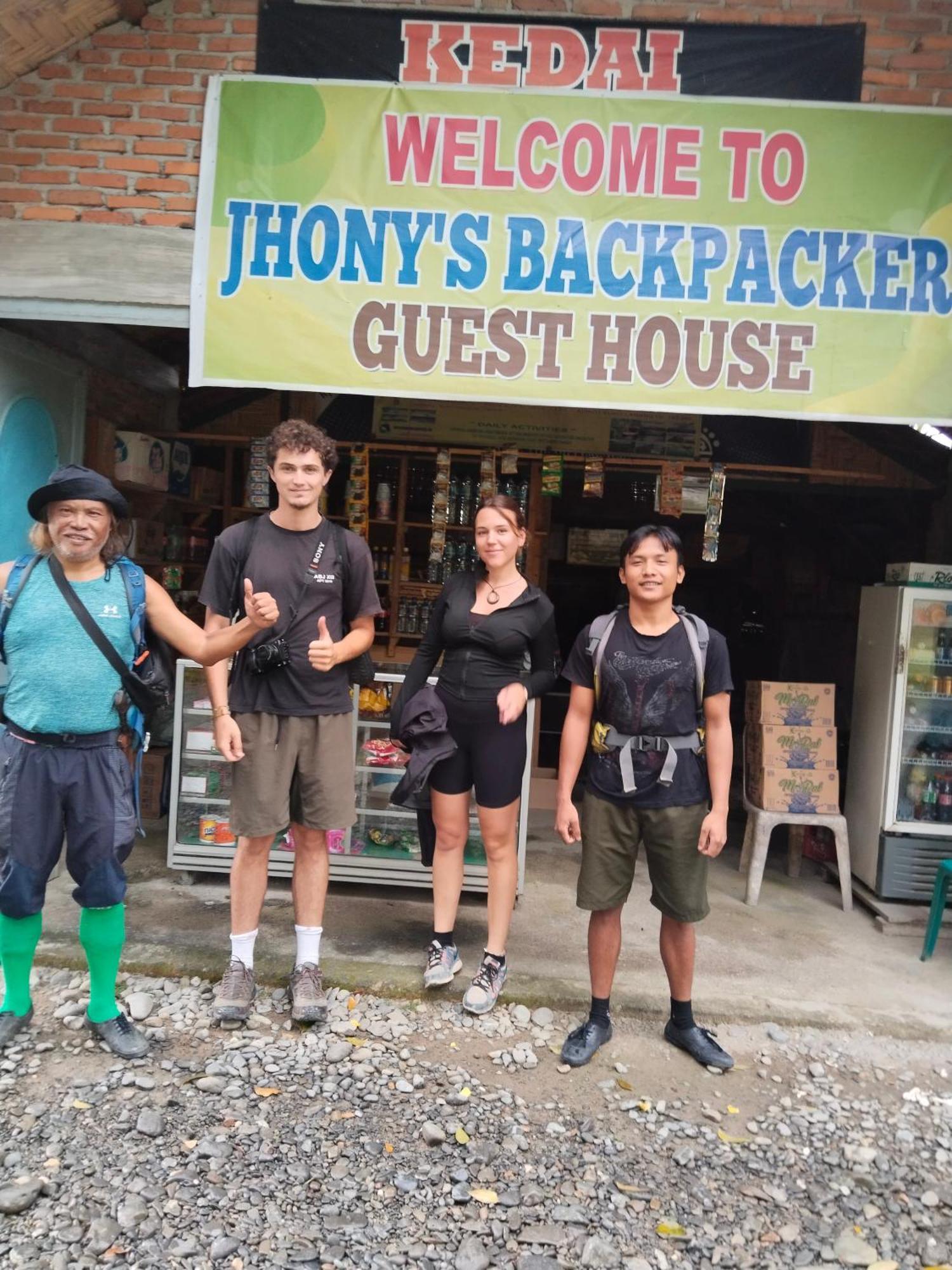 Jhony'S Backpacker-Guest House Only Stay Here Book Treking With Us ブキットラワン エクステリア 写真