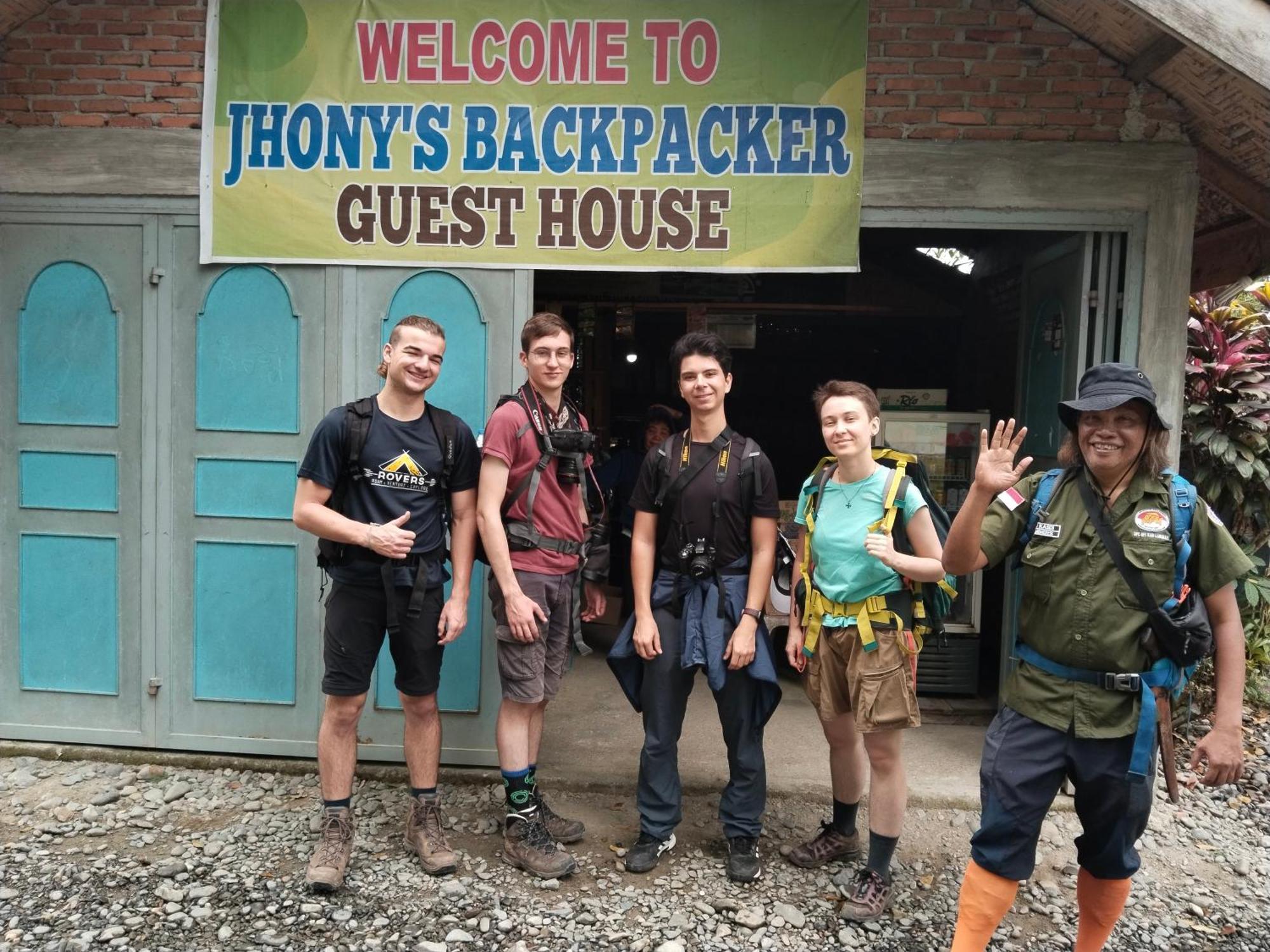 Jhony'S Backpacker-Guest House Only Stay Here Book Treking With Us ブキットラワン エクステリア 写真