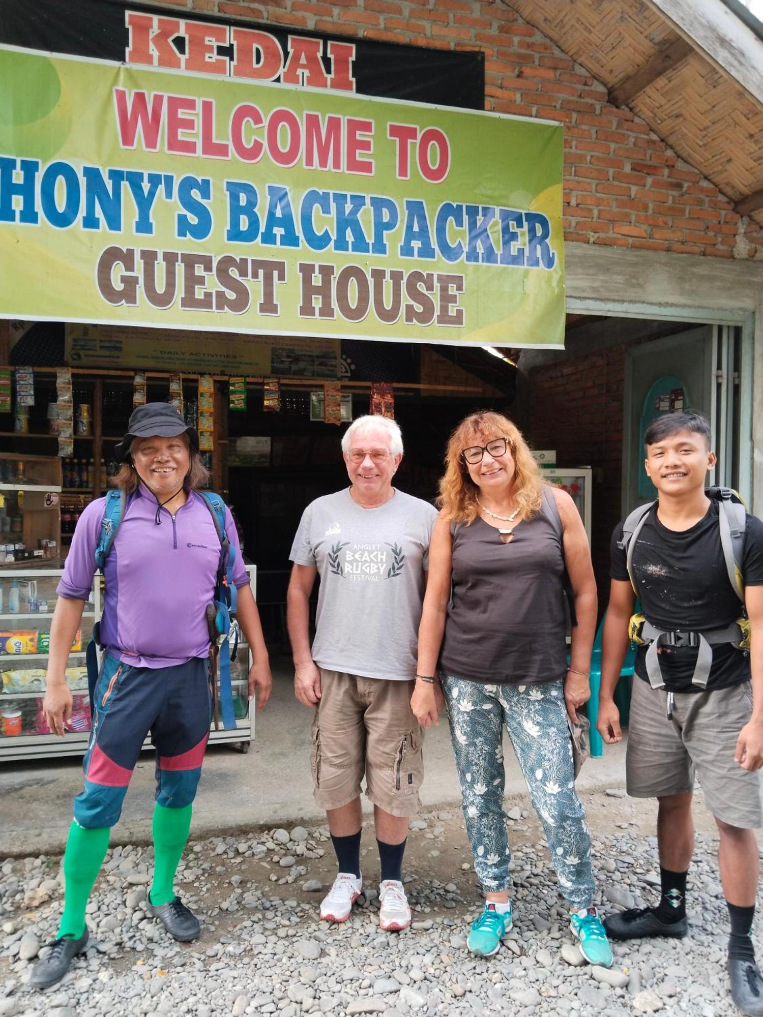 Jhony'S Backpacker-Guest House Only Stay Here Book Treking With Us ブキットラワン エクステリア 写真