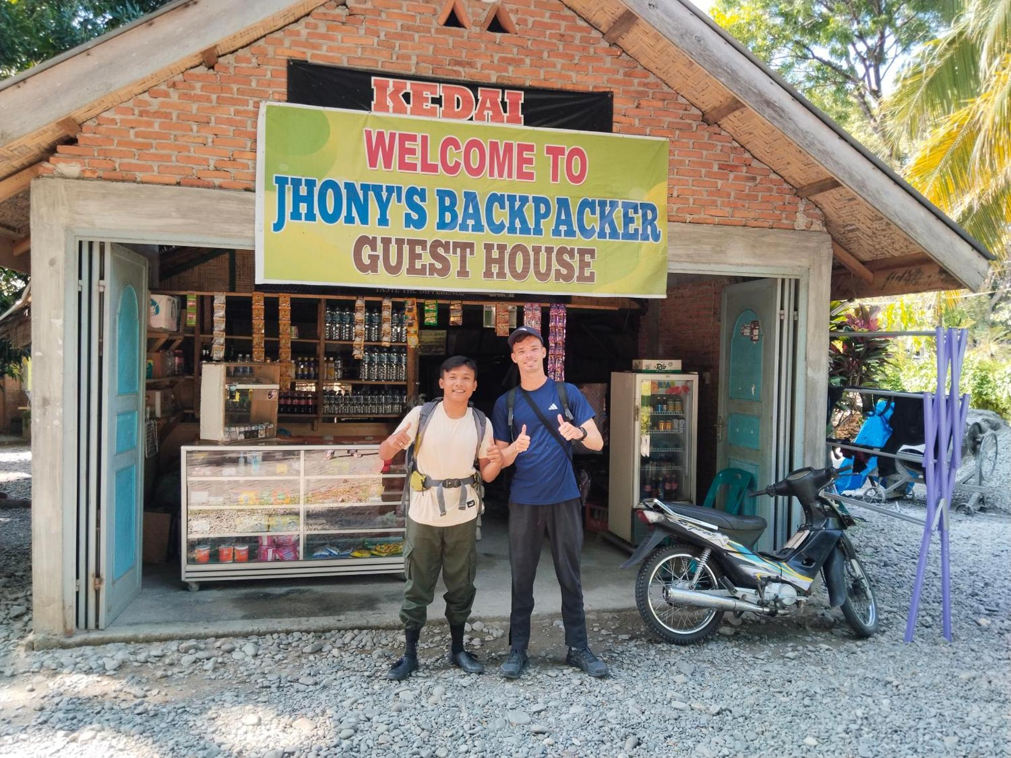 Jhony'S Backpacker-Guest House Only Stay Here Book Treking With Us ブキットラワン エクステリア 写真