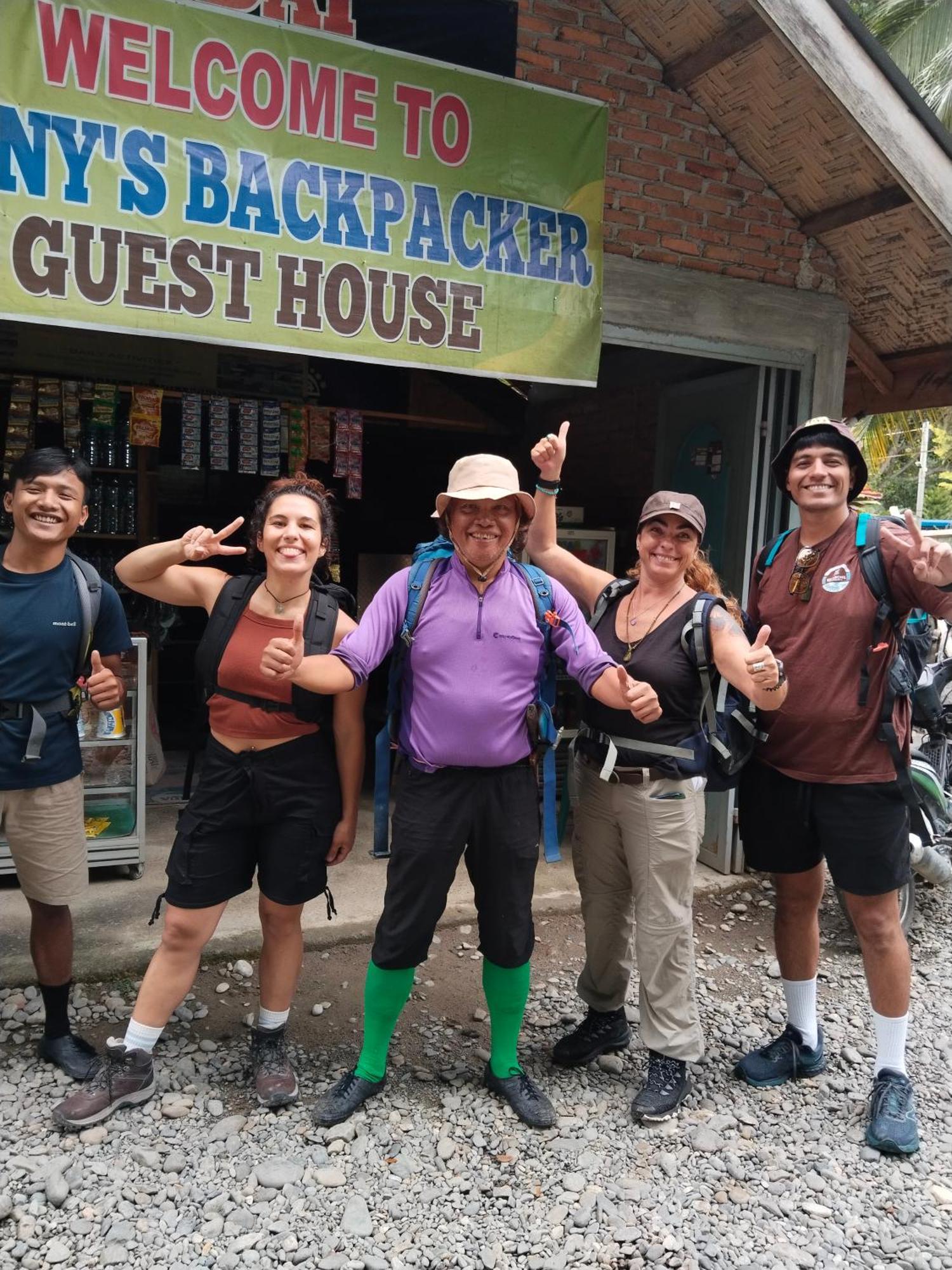 Jhony'S Backpacker-Guest House Only Stay Here Book Treking With Us ブキットラワン エクステリア 写真