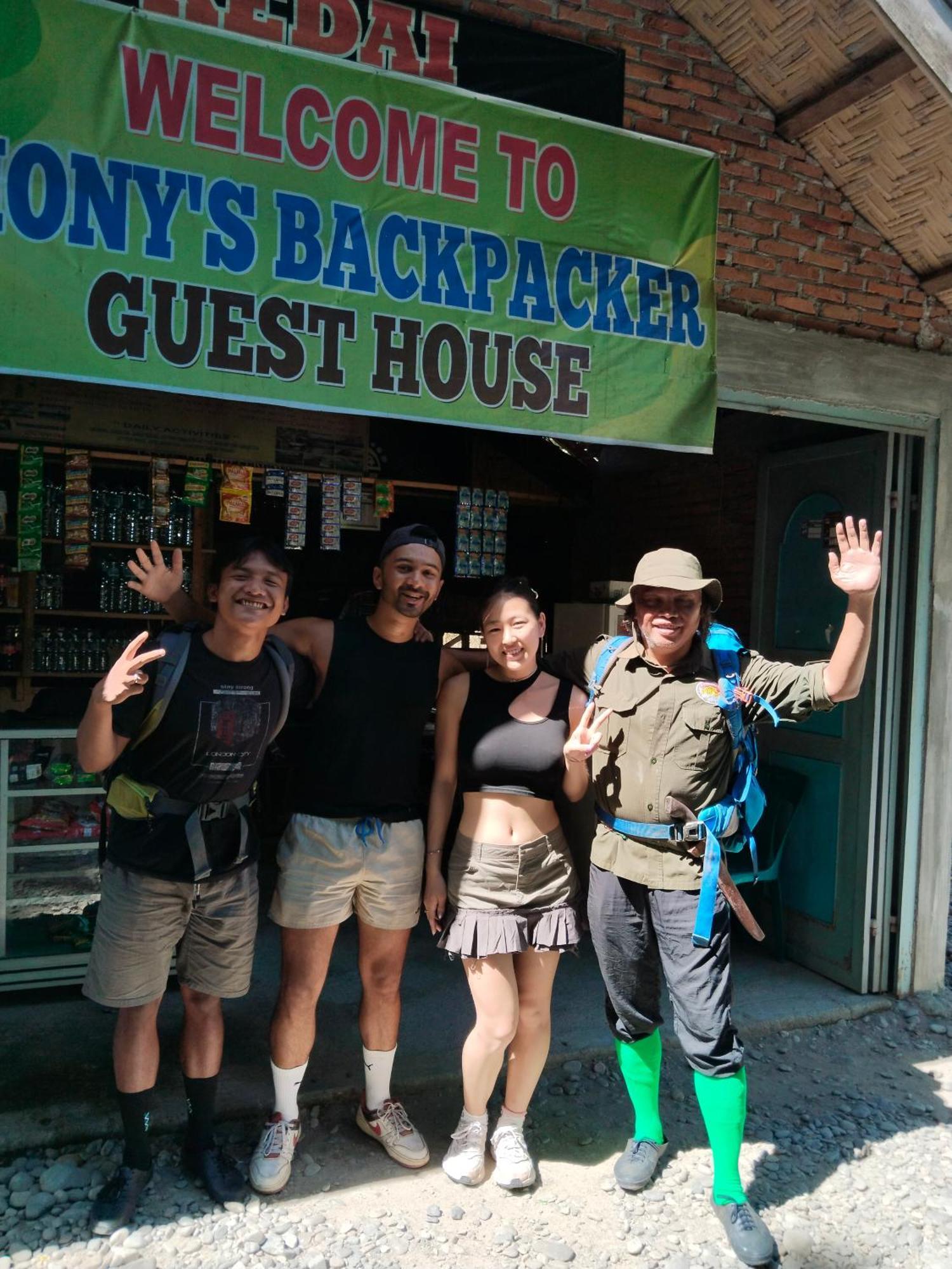Jhony'S Backpacker-Guest House Only Stay Here Book Treking With Us ブキットラワン エクステリア 写真