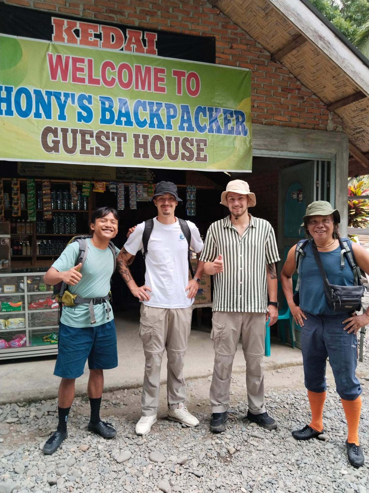 Jhony'S Backpacker-Guest House Only Stay Here Book Treking With Us ブキットラワン エクステリア 写真