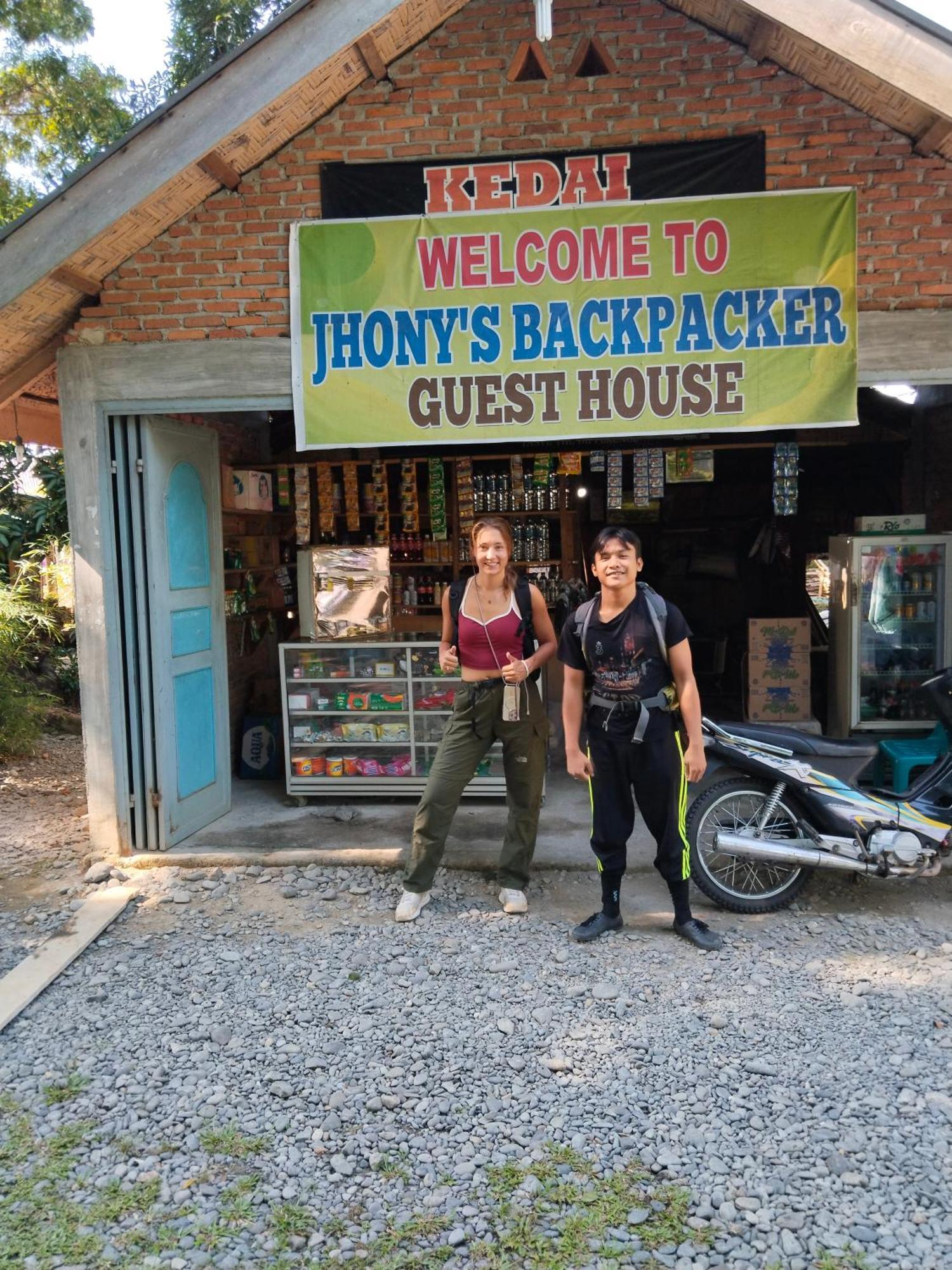 Jhony'S Backpacker-Guest House Only Stay Here Book Treking With Us ブキットラワン エクステリア 写真